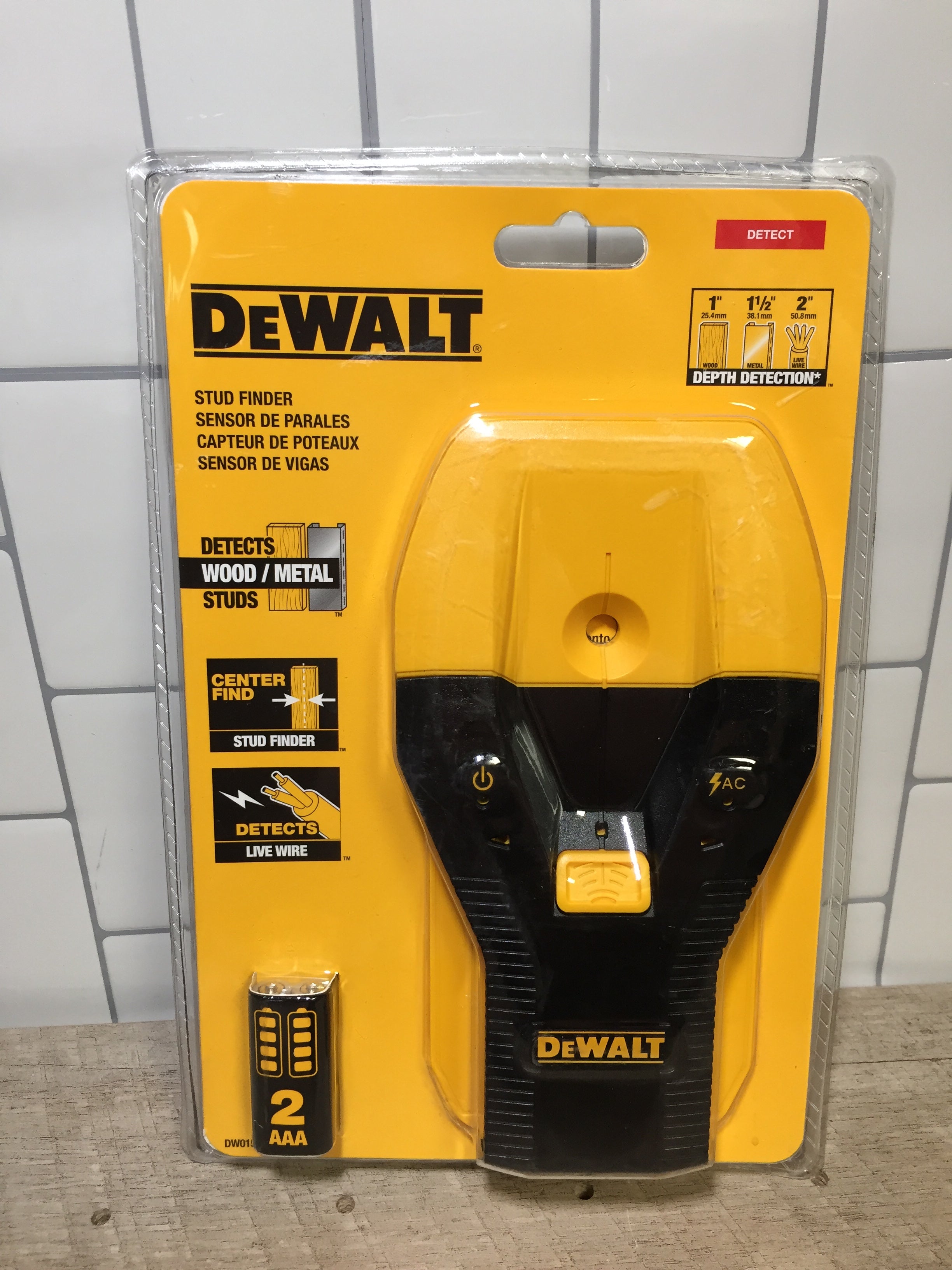 DEWALT 1-1/2" Stud Finder | Detects Wood and Metal Studs (7016942633143)